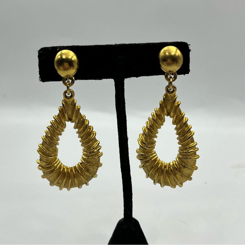 Vintage unique abstract Radiant Gold Teardrop clip on Earrings